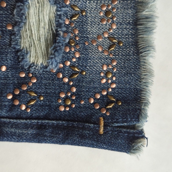 Abercrombie & Fitch Distressed Embellished Frayed Shortie Jean Shorts 0 ( W25) - Picture 12 of 16